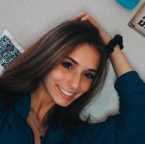 Meet your Posher, Alexis - Picture 1 of 1